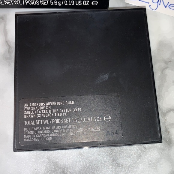 AN AMOROUS ADVENTURE Quad Eye Quad A Novel Romance Eyeshadow Palette MAC - Picture 6 of 15